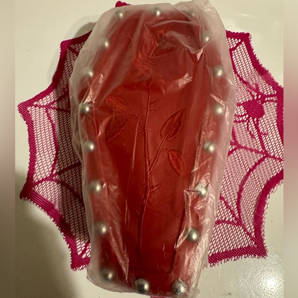 Red Rose and stud crossbody New - Picture 2 of 12